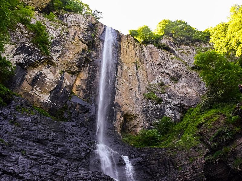 آبشار زیبای لاتون
