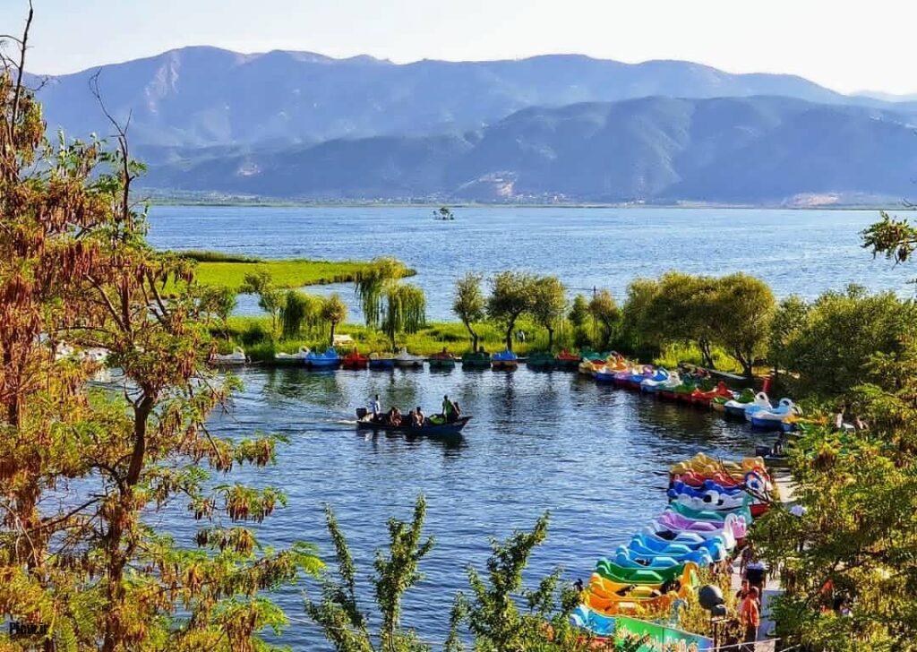 دریاچه زریوار