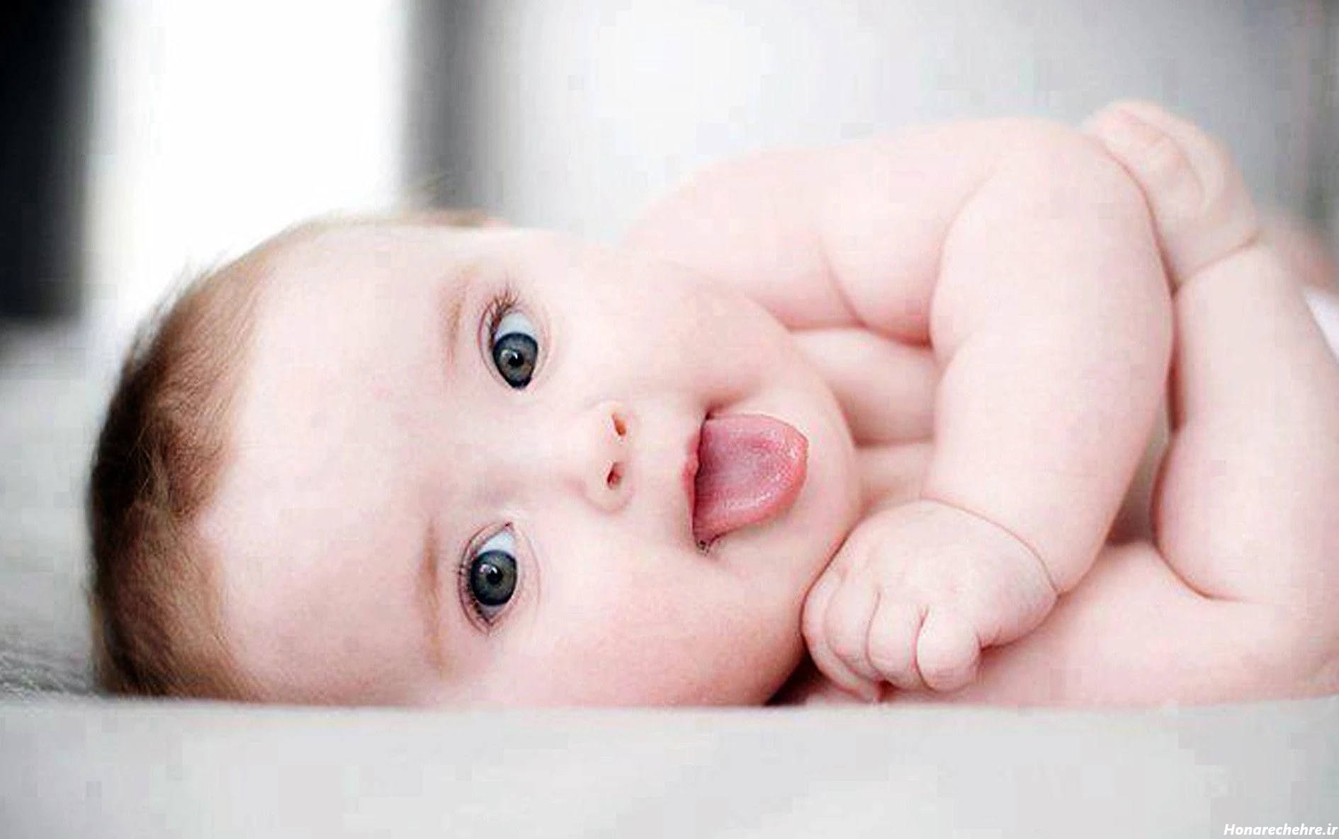 نوزاد بامزه و دلنشین نوزاد بامزه و دلنشین