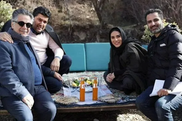 بازیگران و عوامل فیلم سینمایی مفت بر در پشت صحنه