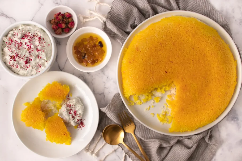 تهدیگ ماست و زعفران