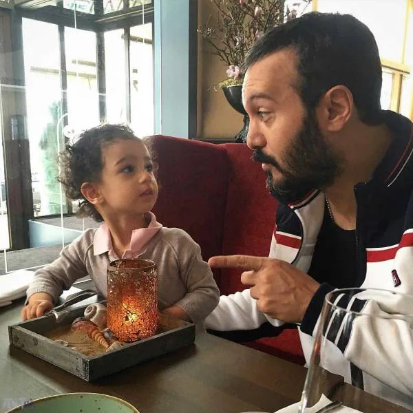 کامبیز دیرباز و دخترش کامبیز دیرباز و دخترش