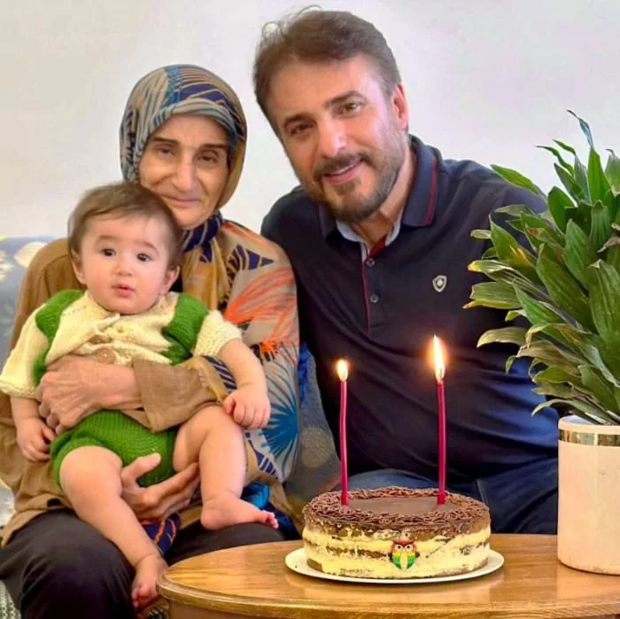 جواد هاشمی و مادرش جواد هاشمی و مادرش