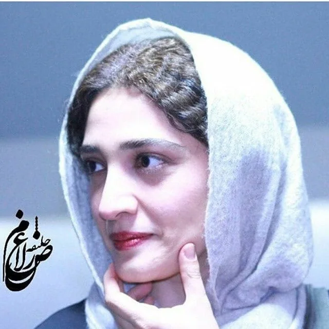 2. بیوگرافی مینا ساداتی