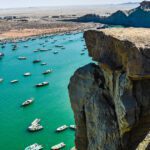 ساحل بندر بریس؛ تماشای شکوه صخرهها و آبی بیکران دریای عمان