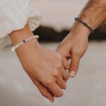 دستبند مهرهای شیک و مدرن | راهنمای خرید و انتخاب بهترین مدلها