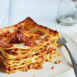 لازانیا بولونز ایتالیایی؛ تجربهای خوشمزه از قلب ایتالیا