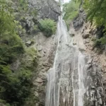 آبشار آلاشور؛ جلوه‌ای تماشایی از طبیعت شمال ایران