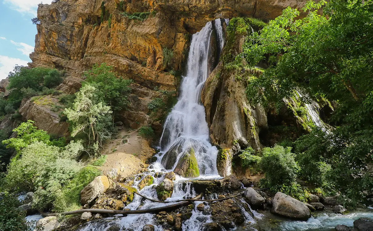 آبشار آب سفید الیگودرز