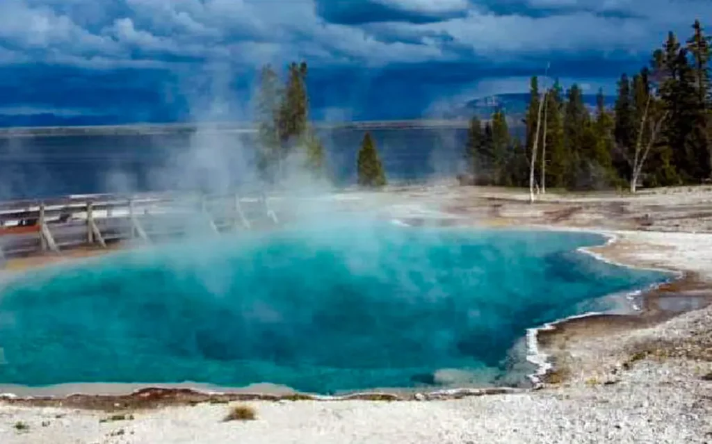 چشمه آب گرم سرعین