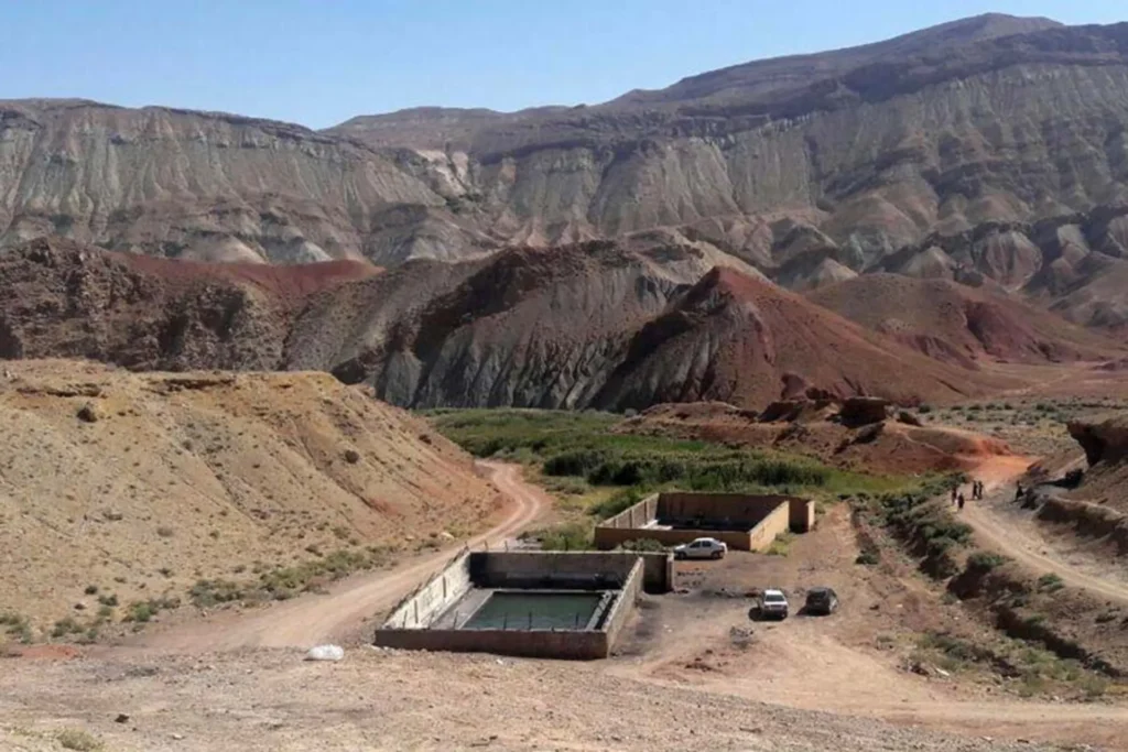 چشمه آب گرم سمنان