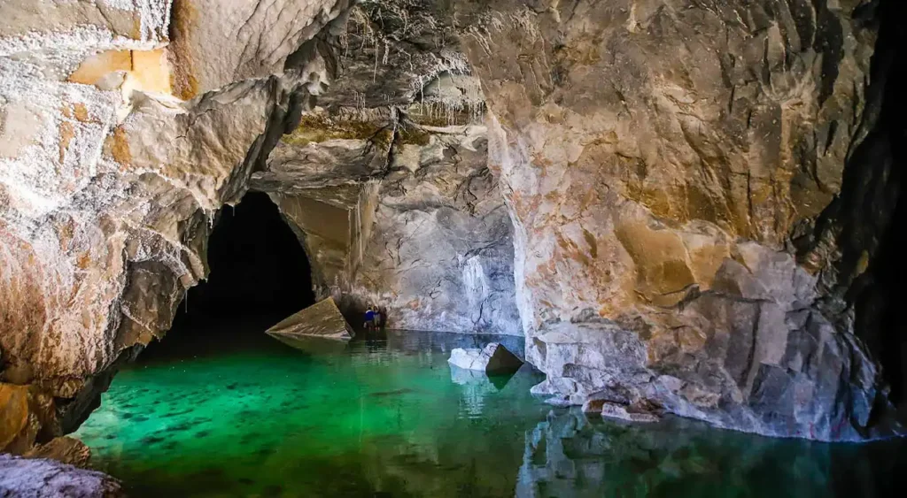 چشمه آب گرم گرمسار