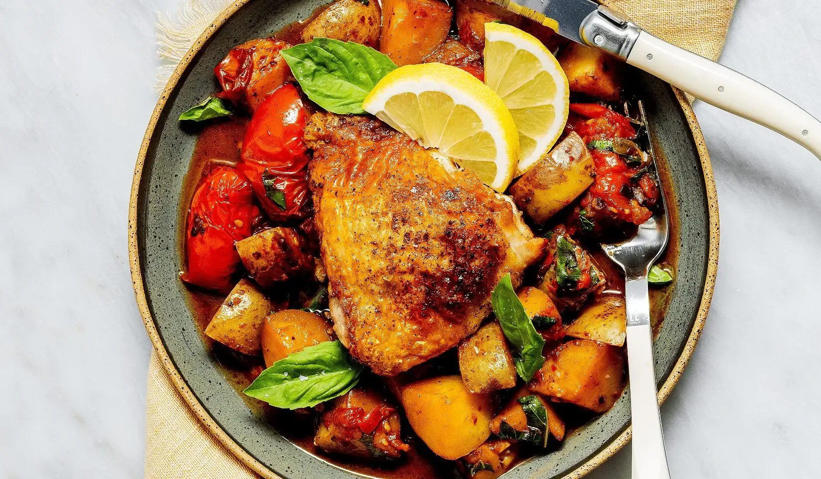 خوراک مرغ و سیب‌زمینی