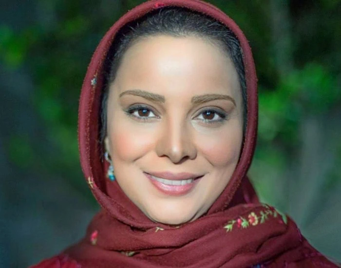 روشنک عجمیان