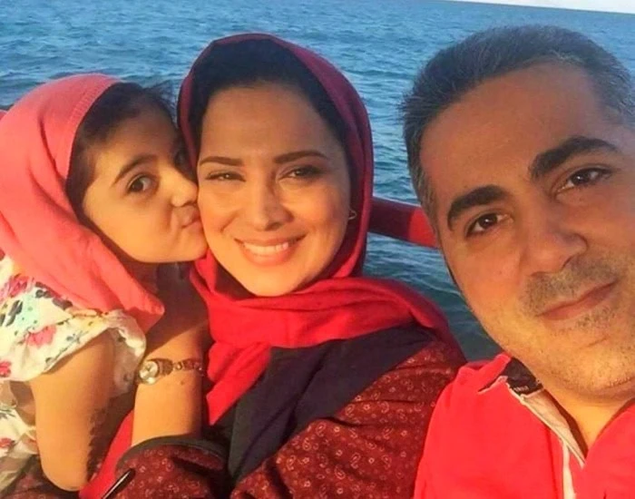 روشنک عجمیان