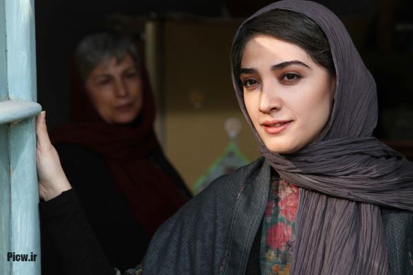 مینا ساداتی