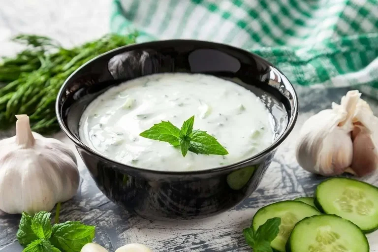 سالاد خیار و ماست