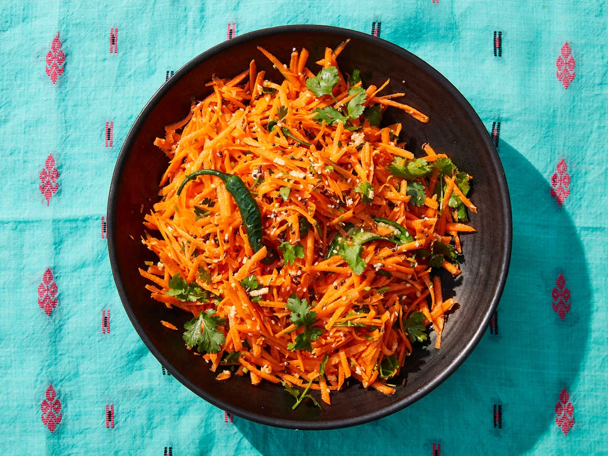 سالاد هویج و کشمش